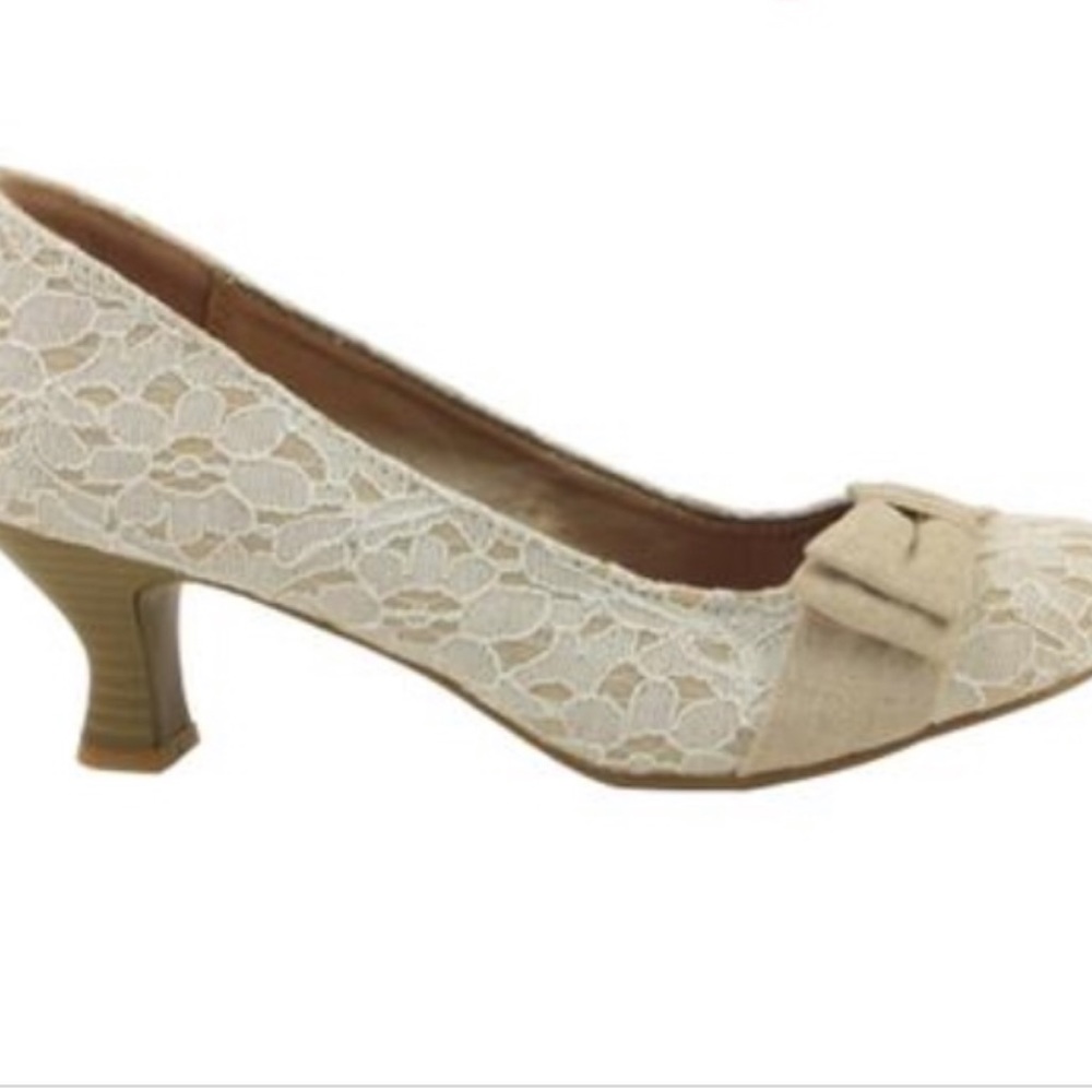 White lace pumps